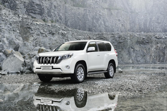 Đối với phiên bản Land Cruiser VX có mức giảm giá lên tới 25 triệu đồng kèm theo mức giá công bố là 3625 triệu đồng.