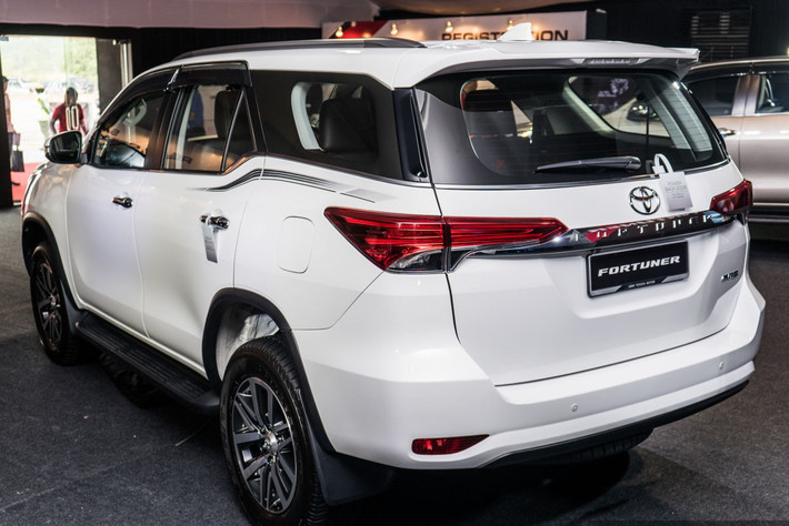 Đây là mức giảm mạnh nhất từ đầu năm đến nay của Fortuner Fortuner vì thời gian qua Fortuner luôn đứng ngoài cuộc đua giảm giá ôtô tại Việt Nam khi hầu hết các mẫu xe của Toyota đều được ưu đãi, giảm giá SUV 7 chỗ này vẫn giữ nguyên giá bán.