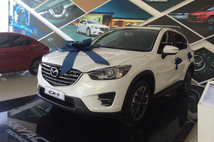 Khả năng vận hành, Mazda CX-5 sử dụng động cơ xăng 2.0L Skyactive-G sản sinh công suất 155 mã lực tại 6.000 vòng/phút, mô-men xoắn 203 Nm tại 4.000 vòng/phút.