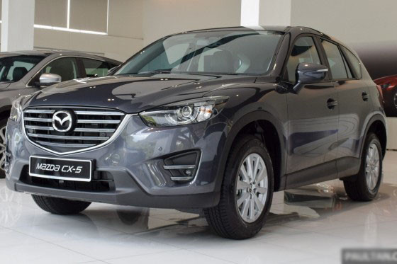 Tiếp đến là cái tên Mazda CX-5 2.0L có mức giảm lên tới 206 triệu đồng, hiện xe có giá bán vào khoảng 834 triệu đồng.