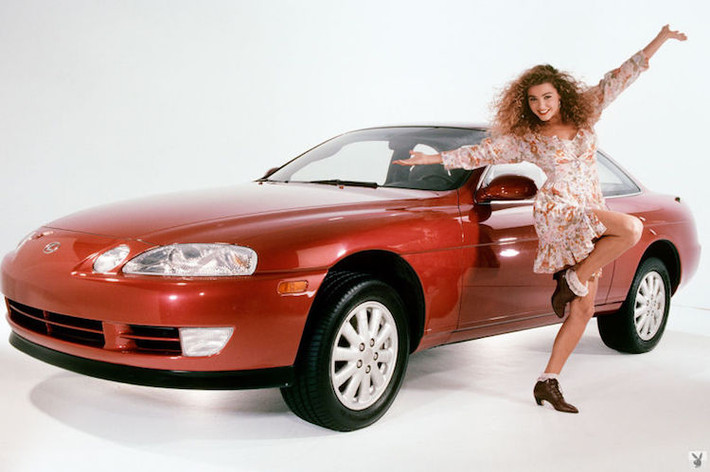 Lần đầu tiên, và cũng là lần duy nhất một chiếc Lexus xuất hiện trên Playboy tính tới thời điểm hiện tại là vào năm 1992, với chiếc SC300 cùng cô nàng Corinna Harney.