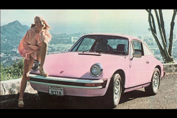 Kể từ khi thành lập tới nay, tạp chí Playboy đã 7 lần được Porsche tặng xe. Và truyền thống này đã được bắt đầu từ năm 1975 với Marilyn Lange và chiếc Porsche 911S.