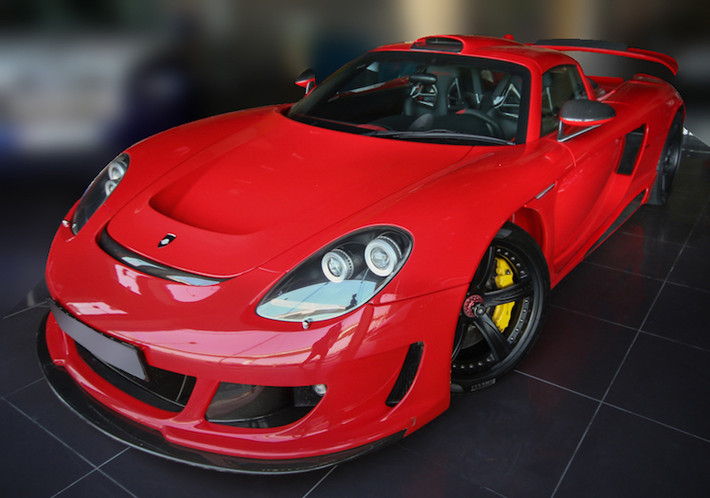 Gemballa Mirage GT là sản phẩm của Gemballa - Một hãng chuyên độ Porsche rất nổi tiếng ở Đức. Xe dựa trên cơ sở Porsche Carrera GT.