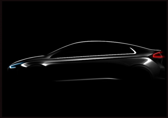 Gần đây, Hyundai cũng đã liên tục tung ra những hình ảnh hé lộ về thiết kế của mẫu xe xanh Hyundai Ioniq hoàn toàn mới, nhằm chuẩn bị cho ngày ra mắt đang tới gần.