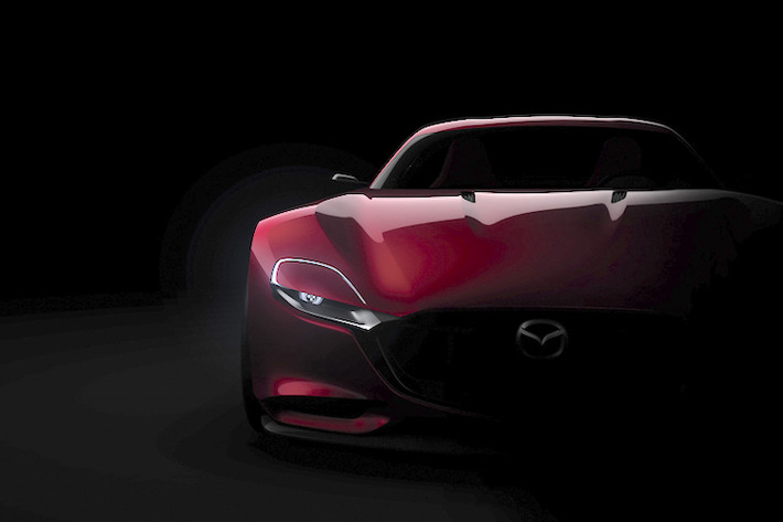 Theo Mazda, RX-VISION được trang bị thế hệ động cơ Wankel mới nhất, với tên gọi SKYACTIV-R. Động cơ này hoàn toàn không có piston, thay vào đó là một rotor hình tam giác lồi xoay xung quanh một buồng hình elip tạo thành 3 chu kỳ nén-nổ-xả luân phiên.
