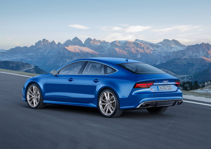 Ngoài ra, Audi còn cung cấp thêm tùy chọn màu đặc biệt Ascari Blue cho mỗi mẫu xe.
