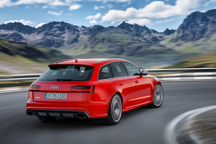 Với hộp số Tiptronic 8 cấp và hệ dẫn động 4 bánh quattro, RS6 và RS7 Sportback Performance có thể đạt 0-100 km/h chỉ trong 3,7 giây.