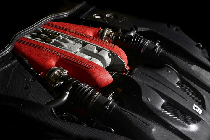Khối động cơ V12 6262 cc của Ferrari F12Berlinetta cũng được giữ lại, nhưng có công suất lên tới 780 PS và mô-men xoắn cực đại 705 Nm. Hộp số ly hợp kép kiểu F1 của xe cũng được cải tiến để có tỉ số truyền ngắn hơn 6%, đme tới thời gian lên số nhanh hơn 30% và xuống số nhanh hơn 40%.