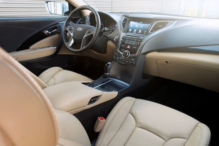 Phiên bản cao cấp hơn Limited sẽ có hệ thống giữ ga tự động (Smart Cruise Control), tính năng dừng/khởi động và phanh tay điện tử.