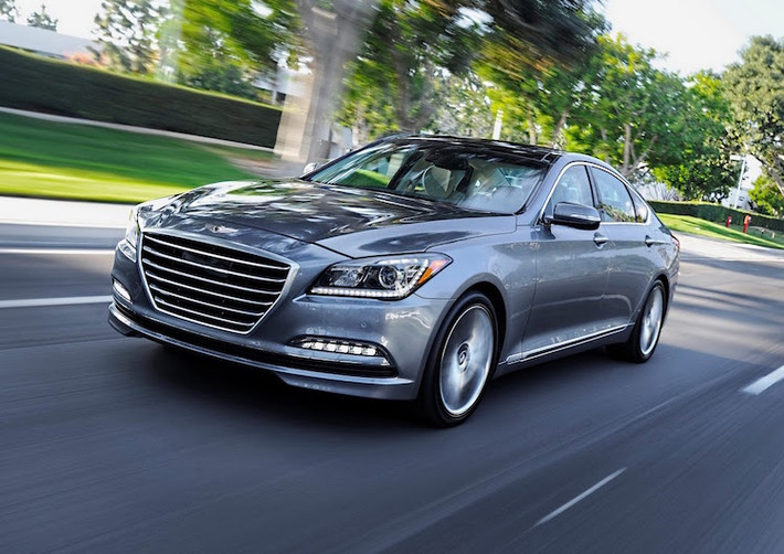 Với gói lựa chọn này, Genesis 5.0 sẽ có hệ thống treo chủ động, màn hình hiển thị trên kính, hệ thống định vị vệ tinh kèm màn hình 9,2 inch HD, dàn âm thanh Lexicon 17 loa Logic 7, mở cốp rảnh tay, điều hòa 2 chế độ với cảm biến CO2.