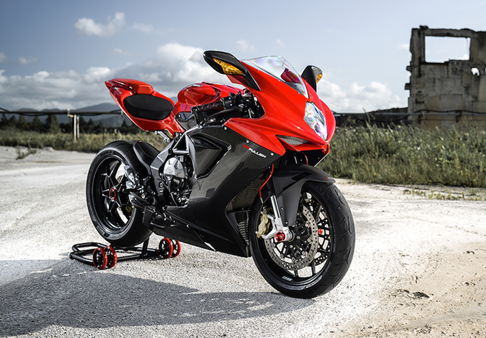 Trong dòng sản phẩm của hãng xe môtô Ý MV Agusta, F3 là mẫu sportbike mạnh thứ nhì, chỉ đứng sau dòng F4. siêu môtô MV Agusta F3 được coi là đối thủ của Ducati 899/959 Panigale.