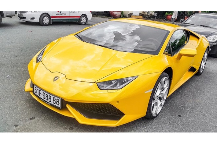 Trong số 6 chiếc siêu xe Lamborghini Huracan đã về tới Việt Nam, đây là chiếc xe thứ 3 và đã cập cảng Sài Gòn trong tháng 8/2015.