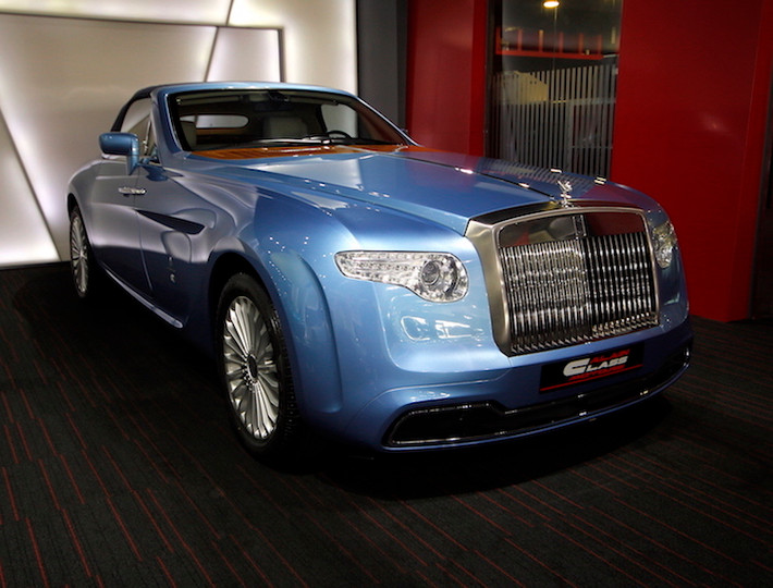Dựa trên chiếc mui trần siêu sang Rolls-Royce Phantom Drophead, Rolls-Royce Hyperion là phiên bản đặc biệt, được làm theo đơn đặt hàng của nhà sưu tập mang tên Roland Hall vào năm 2007.