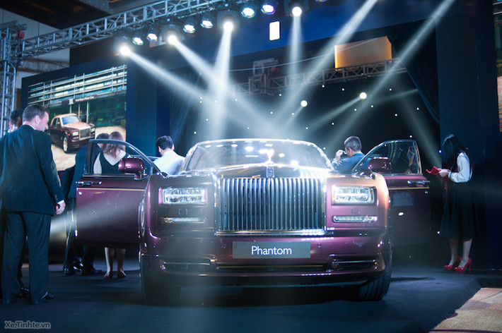 Vừa qua, lễ ra mắt Rolls-Royce Phantom phiên bản Lửa Thiêng đã được tổ chức trang trọng tại Hà Nội vào ngày 16/10/2015.