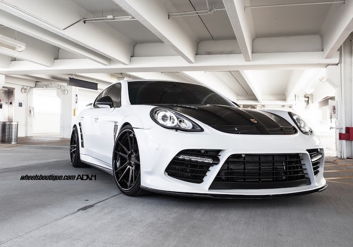 Đối với mỗi chiếc xe "qua tay" Mansory, việc đầu tiên hãng làm đó là biến chúng trở nên cực kỳ dữ dằn và thể thao. Và chiếc Porsche Panamera Turbo mới nhất của hãng cũng không phải là ngoại lệ.