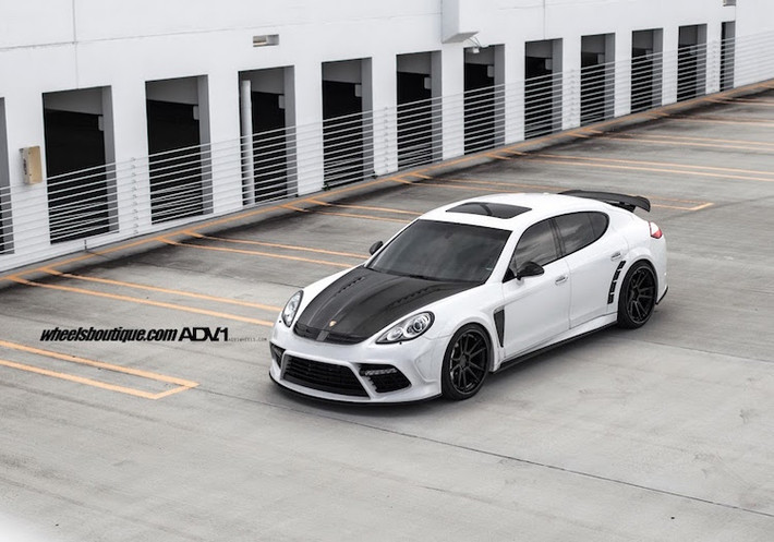 Với sức mạnh mới, chiếc Panamera Turbo của Mansory đã có thể tăng tốc từ 0-100 km chỉ tỏng 3,6 giây - nhanh hơn tới 0,2 giây so với phiên bản Turbo S cao cấp nhất từ Porsche. Trong khi đó, tốc độ tối đa của xe đã đạt ngoài 320 km/h.