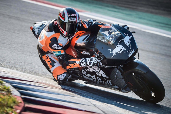 Chiếc môtô đua tại giải MotoGP 2017 mới nhất của hãng xe Áo, với tên gọi KTM RC16 là sự tiếp nối của chương trình RC8, đã được hãng xe Áo ngừng lại cách đây không lâu.