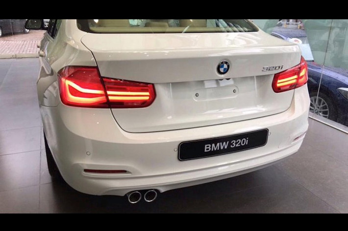 Tại Việt Nam, 320i và 330i 2016 sẽ được bán với 9 tùy chọn màu sắc khác nhau, có giá dự kiến lần lượt là 1,439 tỷ đồng và 1,768 tỷ đồng.