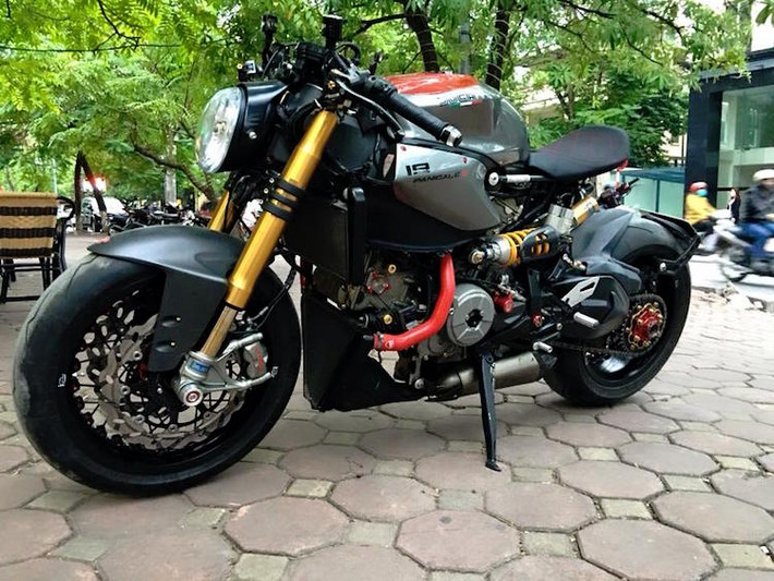 Với bộ mâm mới cùng với các thay đổi kể trên, ngoại hình của chiếc 1199 Panigale đã thay đổi hoàn toàn, trở nên dữ dằn và mang phong cách streetfighter khá giống chiếc MV Agusta Dragster 800.
