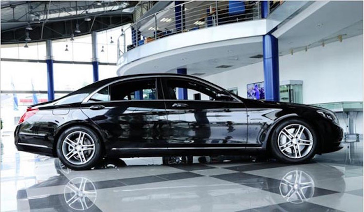 Xe được trang bị động cơ V6 3.0l tăng áp kép, đem tới công suất tối đa 333 mã lực và mô-men xoắn cực đại 480 Nm. Động cơ này truyền lực xuống cầu sau thông qua hộp số 7G-TRONIC PLUS.
