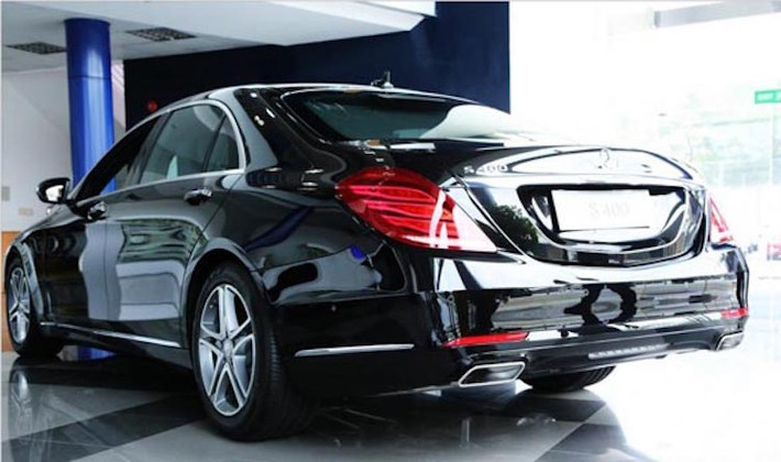 Tại Việt Nam, giá một chiếc S400L chính hãng là 3,669 tỷ đồng.