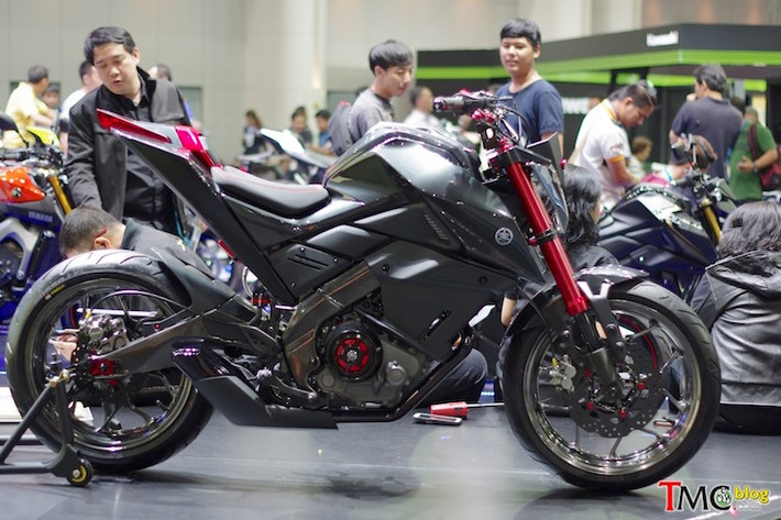 Trên thực tế, Hyper Slaz là một bản độ tương đối nhẹ nhàng từ mẫu naked bike phân khối nhỏ, giá rẻ Yamaha M-Slaz, chỉ lược bớt các chi tiết thừa và thay vào đó là những "đồ chơi" nổi bật hơn.