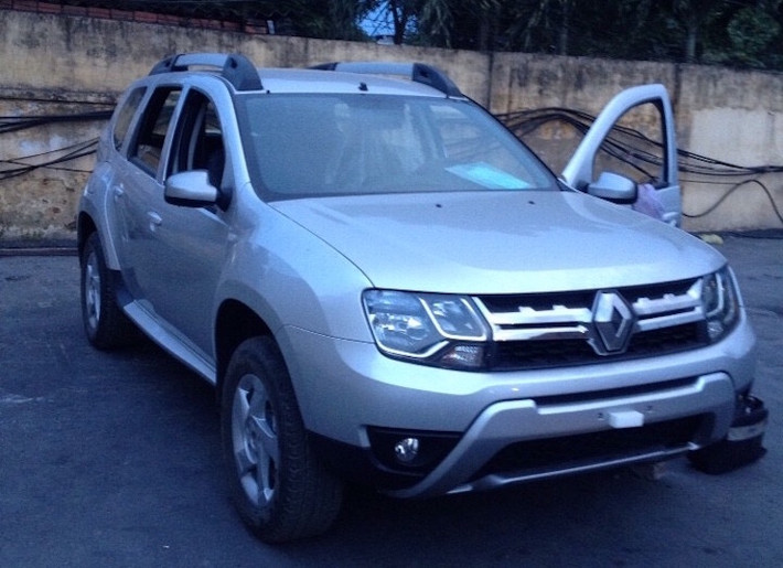 Trong loạt xe Renault, dòng xe đáng chú ý nhất có lẽ là Duster - đối thủ của Honda CR-V và Mazda CX-5 trong phân khúc SUV 5 chỗ. Được bán dưới thương hiệu Dacia của Renault tại một số nước châu Âu, đây là một dòng xe rất được ưa chuộng tại các thị trường này.
