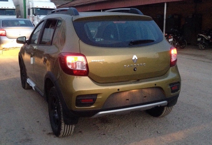 Với loạt 3 mẫu xe giá rẻ mới, có vẻ như Renault đang muốn thay đổi chiến lược kinh doanh ở Việt Nam và hướng tới phân khúc bình dân hơn. Cả 3 chiếc xe đều sẽ xuất hiện tại triển lãm ôtô Quốc tế diễn ra vào cuối tuần này.