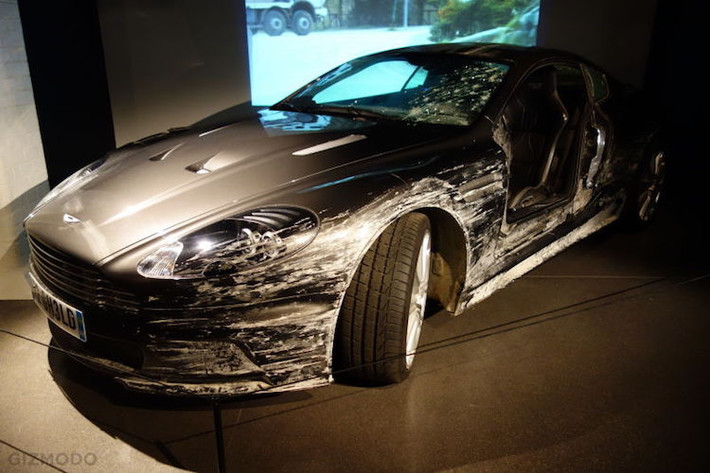 Aston Martin DBS trong Casino Royale (2006): Với chiếc DBS, đoàn làm phim đã tình cờ lập kỷ lục Thế giới khi khiến chiếc xe lộn nhiều vòng nhất, với 7,5 vòng sau khi "bay". Trên thực tế, đã có 2 chiếc Aston Martin được sử dụng cho phim, trong đó chiếc lập kỷ lục là DB9 được "độ" lại cho giống DBS, do vào thời điểm đó, DBS chưa được sản xuất.