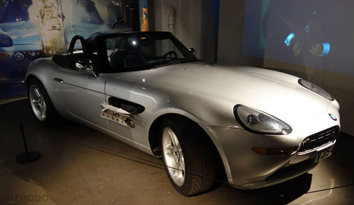 BMW Z8 trong The World Is Not Enough (1999): Trong phần phim này, chiếc Z8 không có nhiều "đất diễn" khi Bond chỉ kịp phóng tên lửa định vị laser vào trực thăng của địch, trước khi bị cưa ra làm đôi.