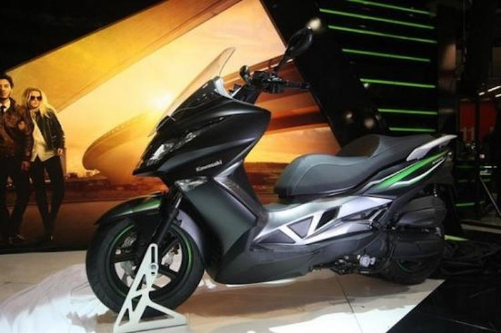 Thuộc dòng Maxi Scooter J125 của Kawasaki là phiên bản nhỏ hơn của chiếc J300, hiện đang được bán tại châu Âu.