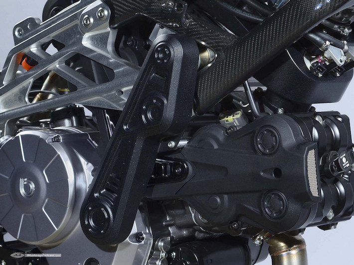 Đặc biệt, Bimota còn đưa thêm ra tùy chọn bộ siêu nạp (supercharger) cho Impeto, với khả năng nâng công suất của xe lên khoảng 15-20% và đạt 200 mã lực. Trong tương lai gần, hãng còn bán bộ siêu nạp này như một gói nâng cấp dành cho các chủ xe Ducati.