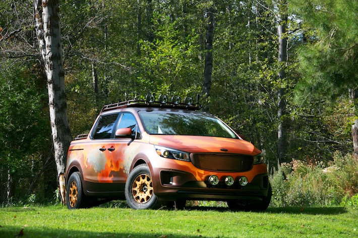 Ngoài chiếc Sorento nêu trên, LGE-CTS Motorsports còn chế tạo cho Kia một mẫu Sedona đặc biệt với tên gọi Photo Safari.