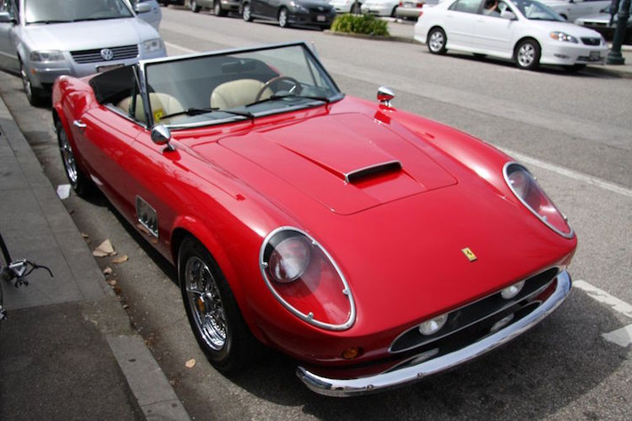 Ferrari 250 GT SWB California Spider đời 1961, được bán với giá chốt 18,5 triệu USD vào năm 2015 (tương đương 415,88 tỷ đồng theo tỷ giá hiện nay).