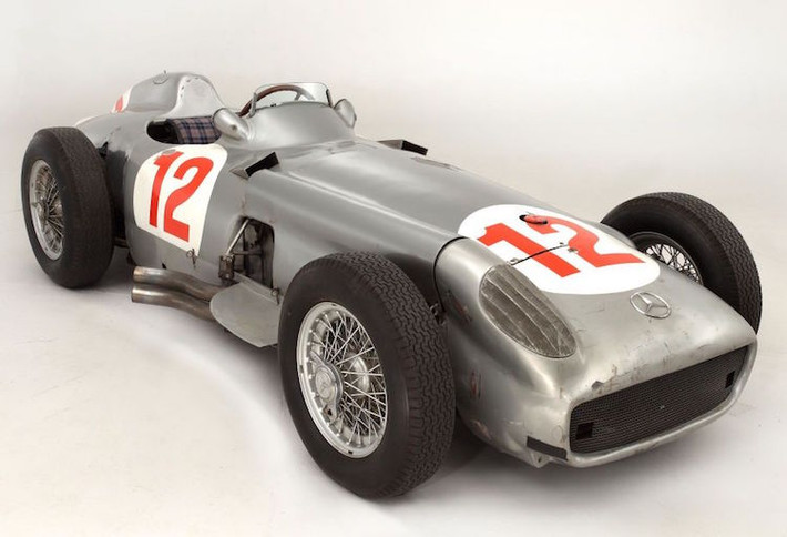 Mercedes-Benz W196 đời 1954, được bán với giá chốt 29,6 triệu USD vào năm 2013 (tương đương 665.4 tỷ đồng theo tỷ giá hiện nay).