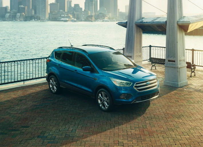 Ngoài phiên bản động cơ 2.5l 4 xi-lanh cũ, Escape còn có thêm 2 loại động cơ EcoBoost mới. Trong đó, phiên bản thấp hơn sử dụng động cơ EcoBoost tăng áp 1.6l với công suất tối đa 180 mã lực và mô-men xoắn cực đại 250 Nm.
