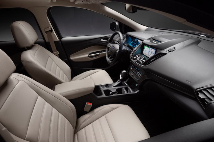 Đặc biệt, Escape là chiếc xe Ford đầu tiên được trang bị hệ thống thông tin giải trí SYNC 3 thế hệ mới, có tính năng SYNC Connect thông minh và hiện đại.