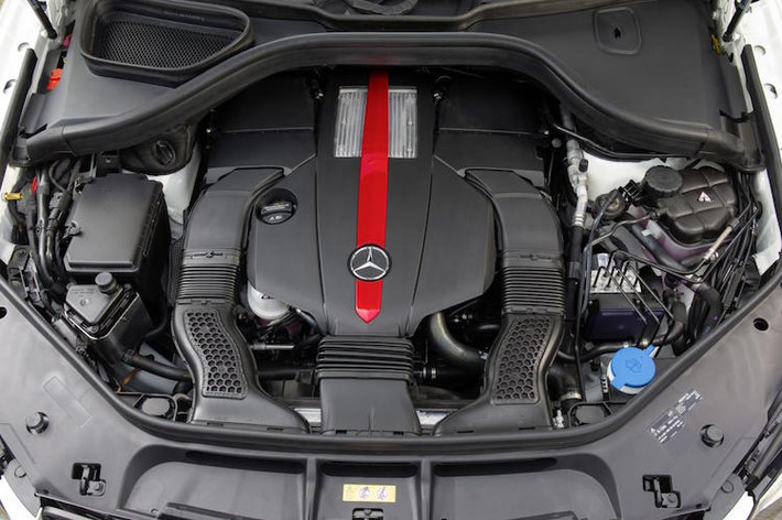 Thay đổi lớn nhất của GLE 450 AMG AMG nằm dưới nắp ca-pô của xe, với khối động cơ V6 tăng áp kép chạy xăng đã từng xuất hiện trên 2 phiên bản AMG Sport trước.