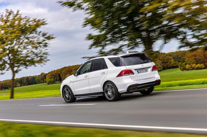 Bên cạnh hệ động lực mạnh mẽ hơn, GLE 450 AMG 4MATIC còn được nâng cấp lên hệ thống treo thể thao và hệ thống lái Direct-Steer mới.