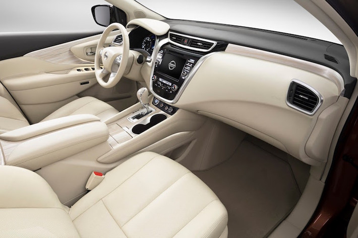 Không chỉ gây ấn tượng bởi ngoại hình, nội thất của Nissan Murano mới cũng được thiết kế lại, tạo cảm giác đầy sang trọng và thanh nhã.