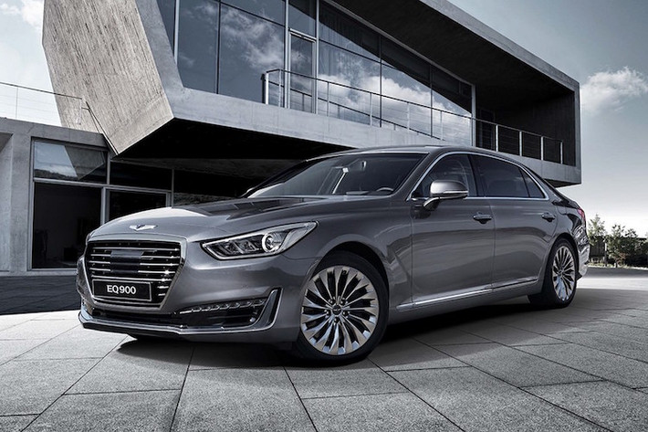 Hyundai EQ900 (hay Genesis G90) là một mẫu xe sang được Hyundai thiết kế hoàn toàn mới từ đầu và sẽ thay thế cho dòng Equus trước đây của hãng.