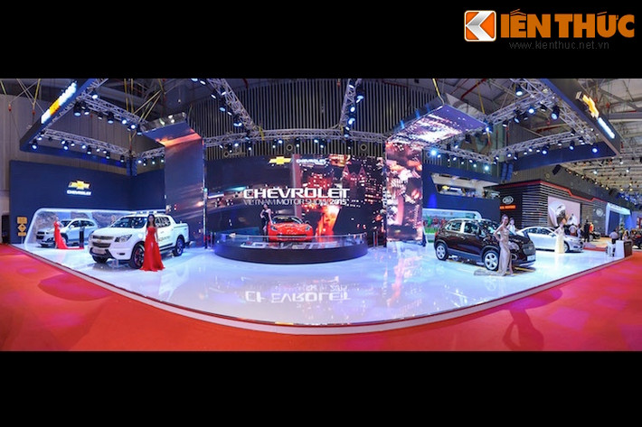 Tại triển lãm VMS 2015, khu vực trưng bày của hãng Chevrolet nổi bật với những mẫu xe mang phong cách thiết kế ấn tượng và khả năng vận hành mạnh mẽ đặc trưng của thương hiệu ôtô đến từ Mỹ.