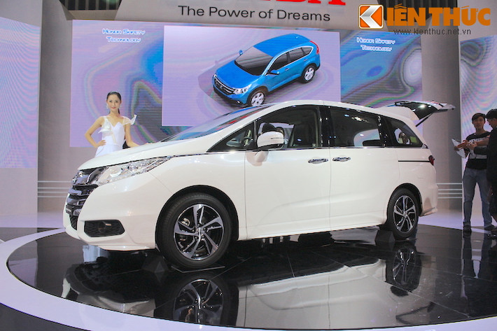  Phiên bản MPV Odyssey được Honda Việt Nam trưng bày tại triển lãm VMS 2015 thuộc thế hệ thứ 4 của dòng MPV hạng sang này, và là phiên bản toàn cầu.