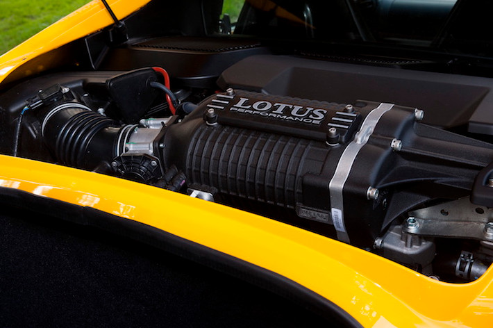 Đặt giữa thân xe siêu nhẹ của Exige Sport 350 là khối động cơ 3.5l V6 có nguồn gốc từ Toyota Camry, nhưng được gắn thêm bộ siêu nạp để đem tới công suất 345 mã lực. Động cơ này được kết hợp với hộp số sàn 6 cấp hoặc tùy chọn số tự động 6 cấp.