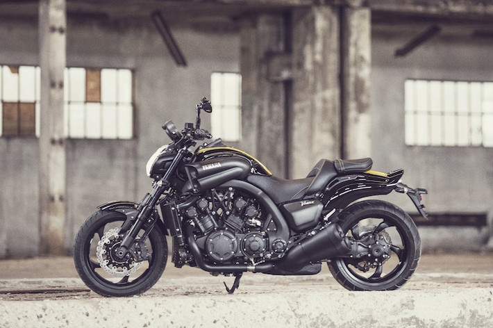 Ra mắt lần đầu từ năm 1985, Yamaha V-Max được nhiều người coi là mẫu xe "sáng lập" ra dòng power cruiser "cơ bắp", với các đại diện sau này như Harley-Davidson V-Rod hay Ducati Diavel.