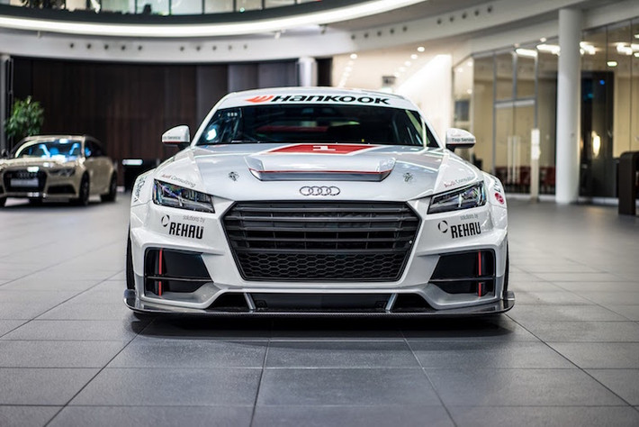 Tham gia vào giải đua là 24 chiếc xe thể thao Audi TT đã được "đặc chế" lại và có các thông số y hệt nhau. 6 xe sẽ được điều khiển bởi những tay đua khách mời khác nhau, trong khi 18 xe còn lại được dành cho những tay lái muốn tham gia vào giải đua sau khi đã đăng ký và được tuyển chọn bởi hãng.