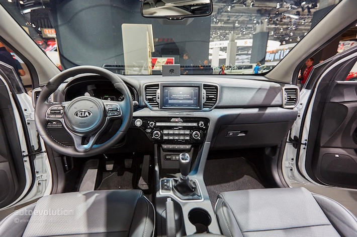 Nhờ có chiều dài tăng lên nên không gian dành cho người ngồi trước của Sportage cũng tăng lên 5 mm và hàng ghế sau là 16 mm. Bên cạnh đó, thể tích của khoang hành lý cũng đạt tới 503l.