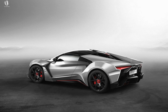 Dù có giá rẻ hơn Lykan Hypersport nhưng Fenyr Supersport thậm chí còn có công suất lớn hơn, đạt tối thiểu 900 mã lực và 1200 Nm. Trong khi đó, Lykan Hypersport chỉ có 780 mã lực.