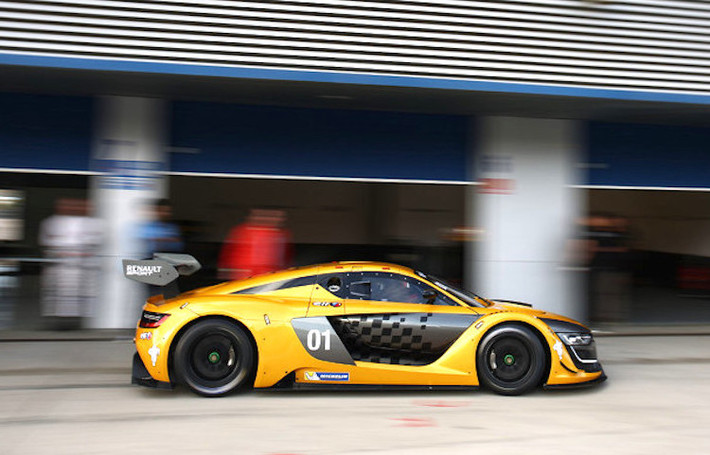 Tốc độ tối đa mà R.S 01 đạt được là ngoài 300 km/h.