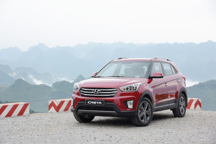 Hyundai Creta có kích thước Dài x Rộng x Cao tương ứng 4.270 x 1.780 x 1.665 (mm) cùng khoảng sáng gầm xe 190 (mm), chiếc xe có kích thước nhỏ hơn và định vị đứng sau SantaFe và Tucson.